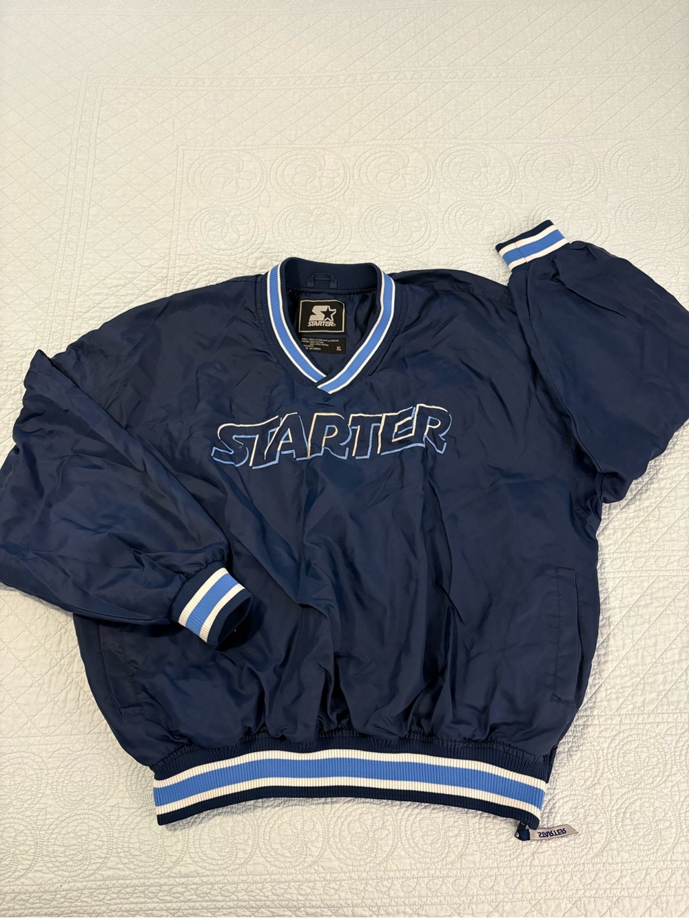 Vintage 90’s Starter pullover windbreaker. Size XL.